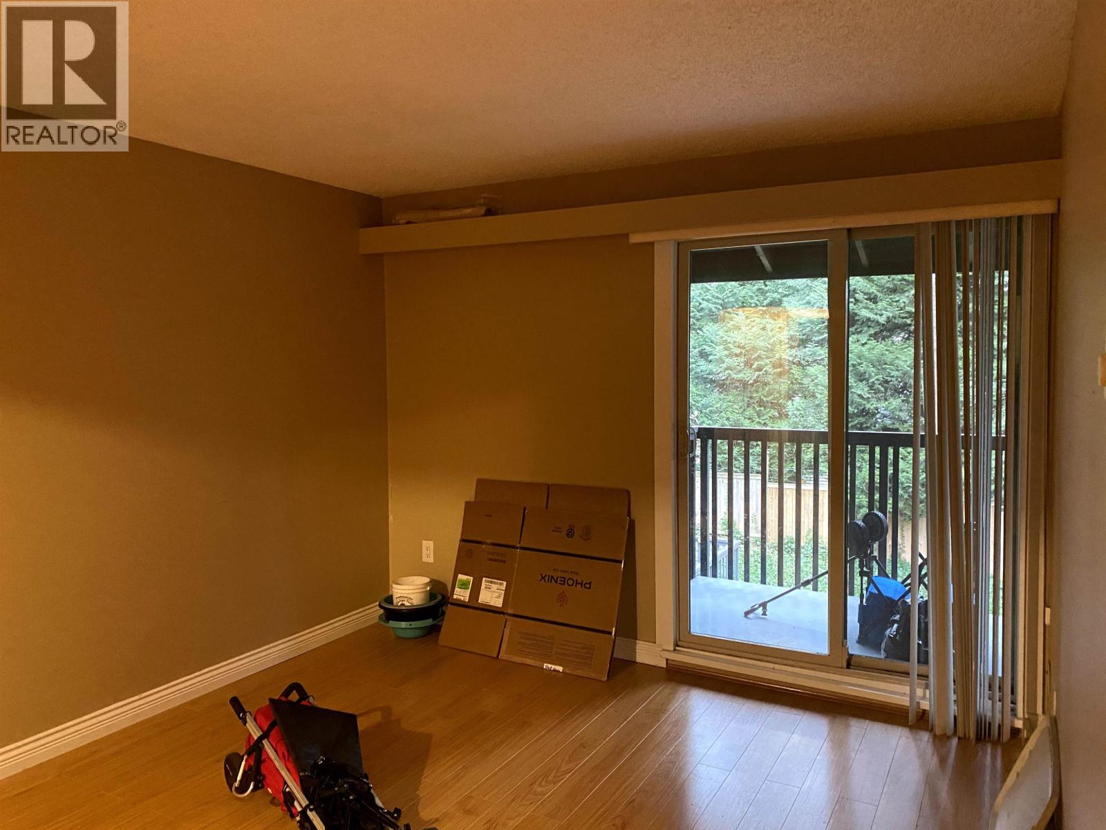 515 9867 Manchester Drive Property Photo 5