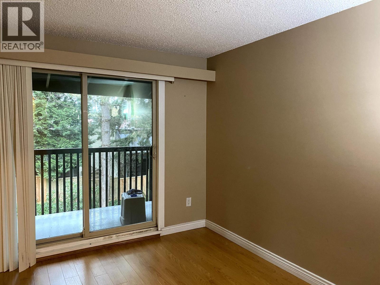 515 9867 Manchester Drive Property Photo 6