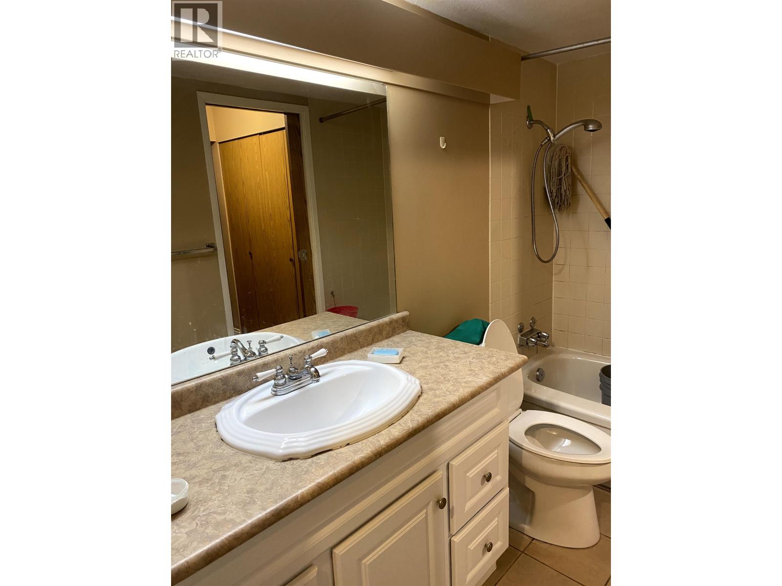 515 9867 Manchester Drive Property Photo 12