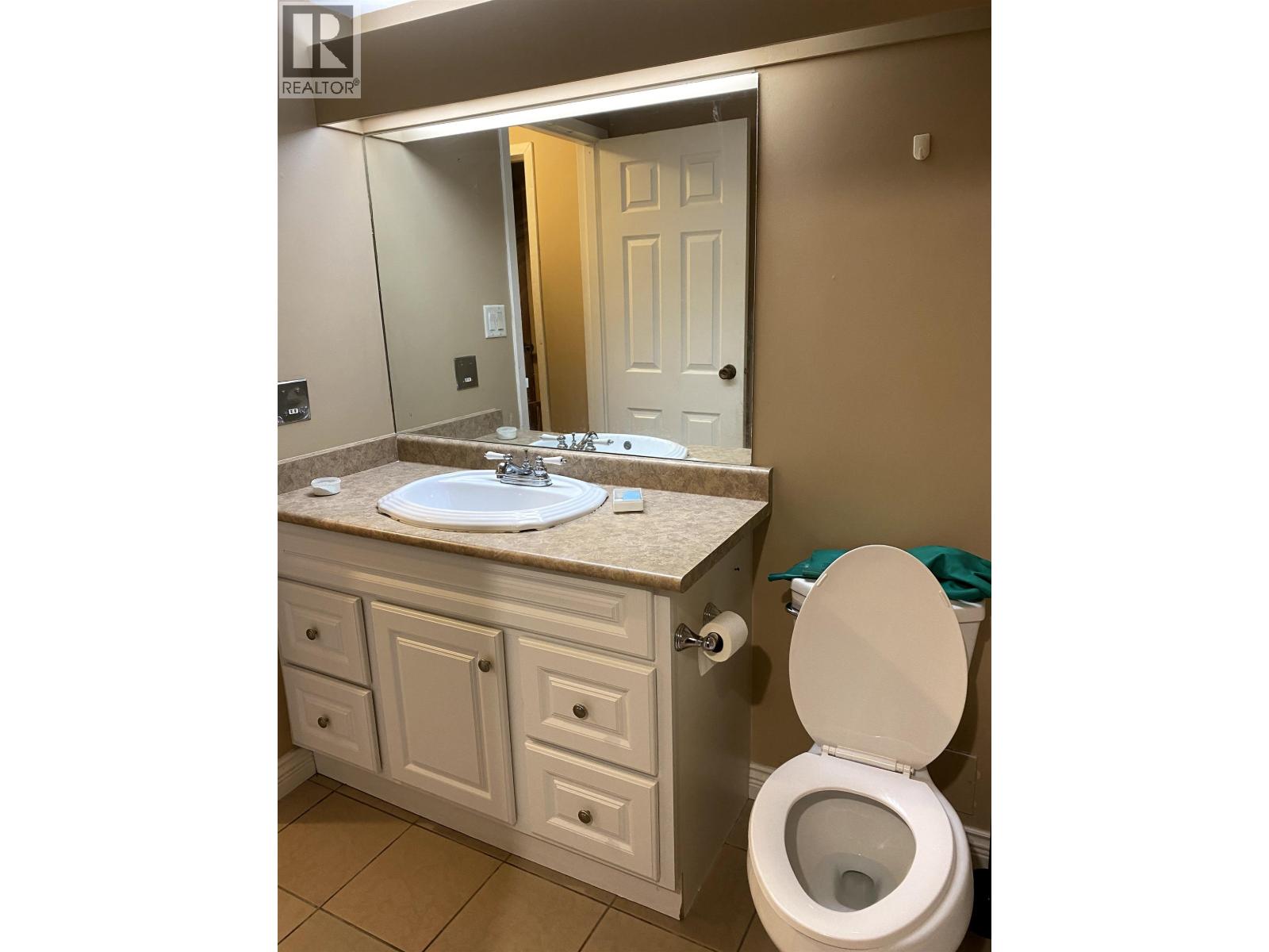 515 9867 Manchester Drive Property Photo 13