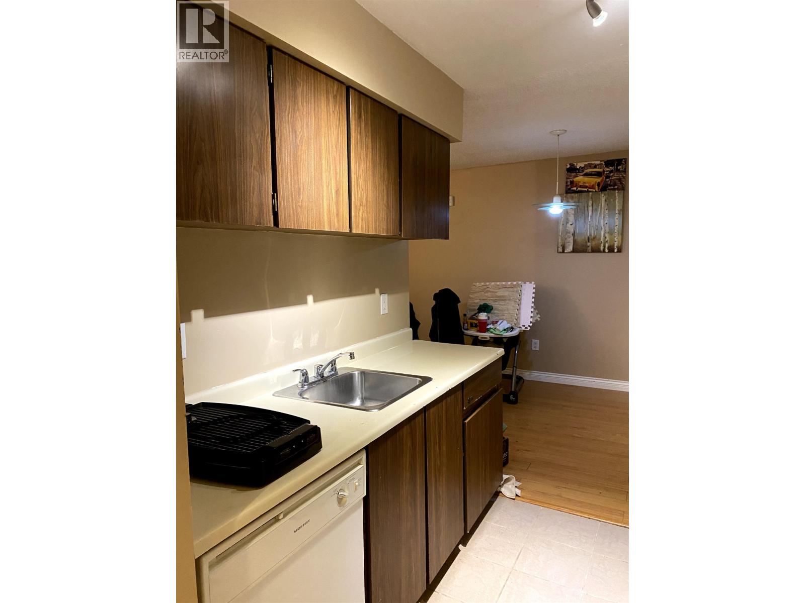 515 9867 Manchester Drive Property Photo 14
