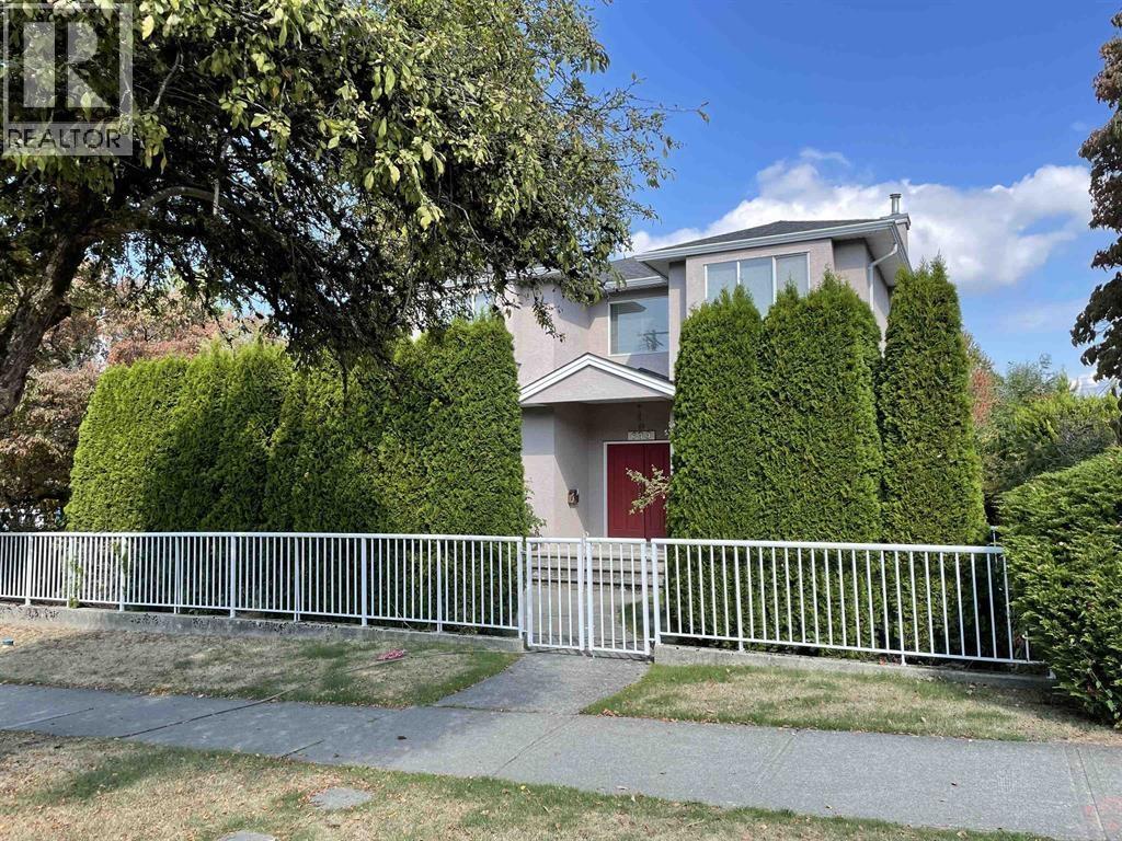 699 W 29th Avenue Property Photo 1