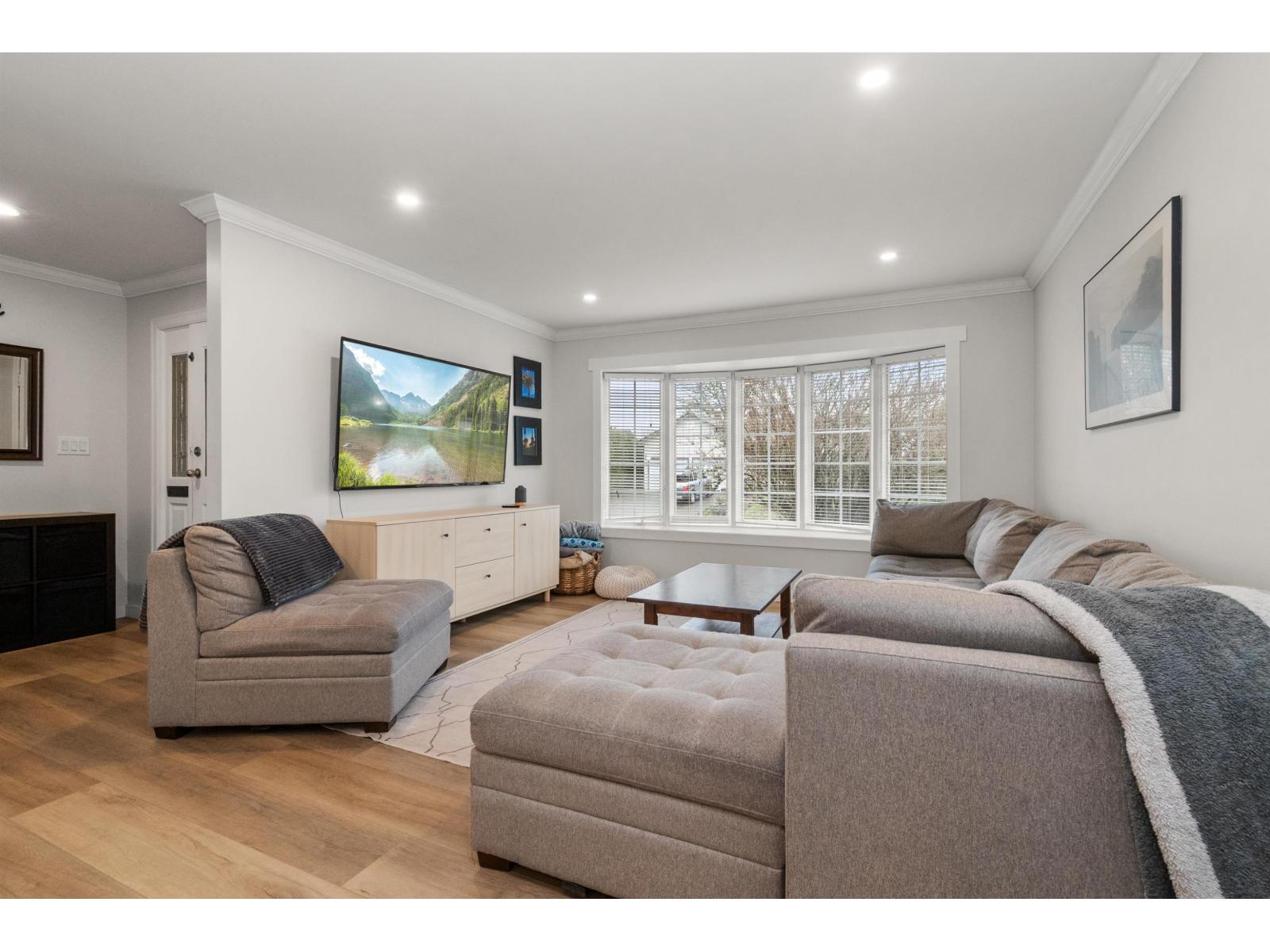 45578 Worthington Place Property Photo 3