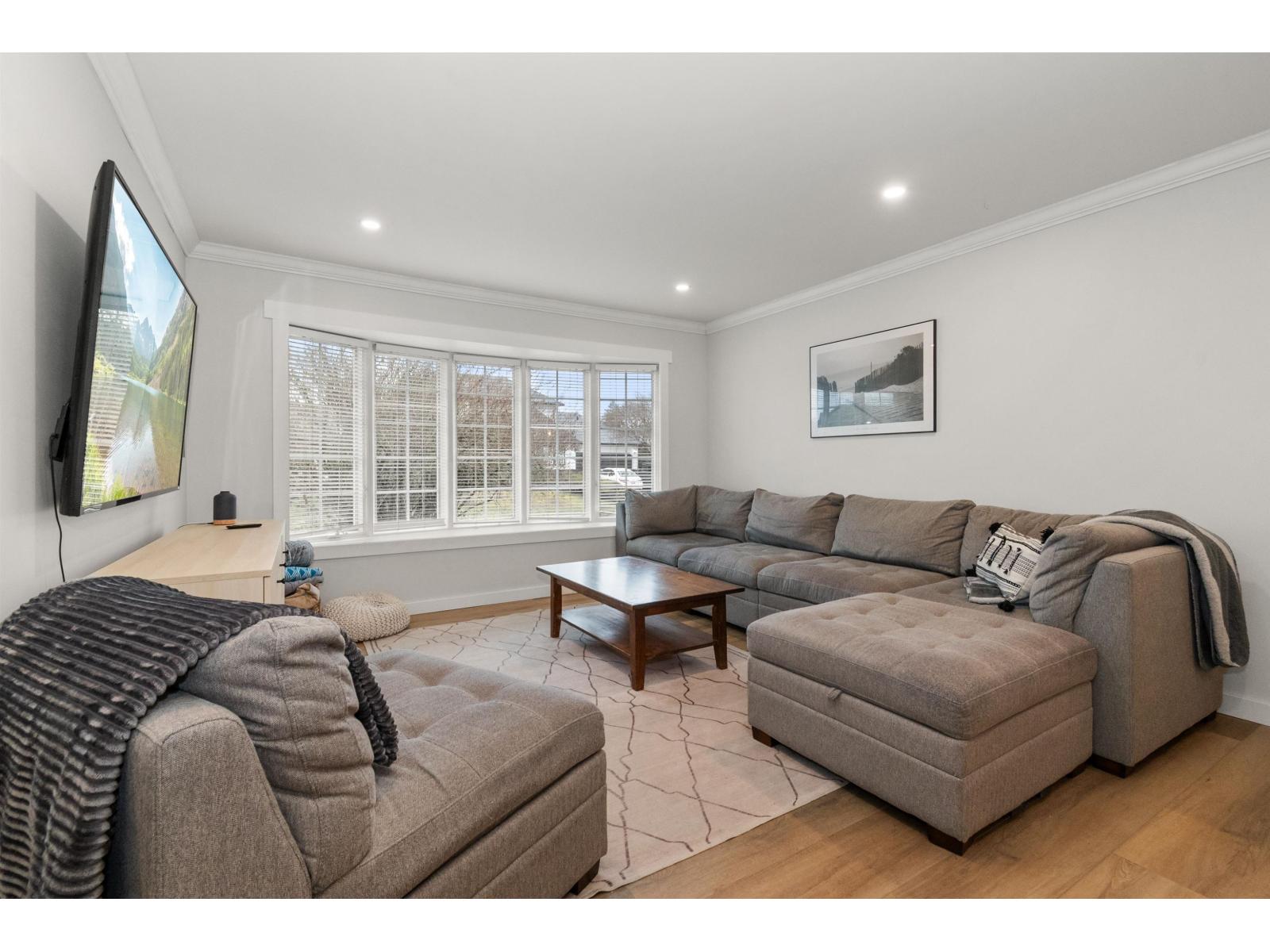 45578 Worthington Place Property Photo 4
