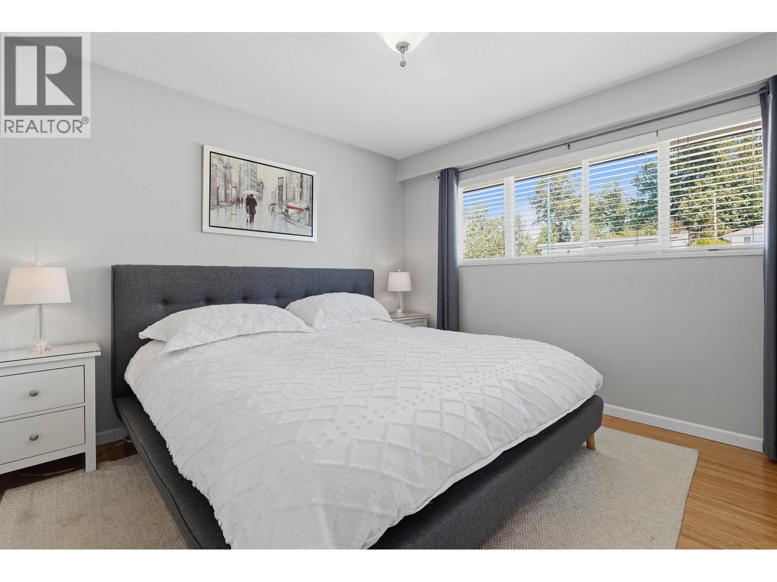 6876 Hycrest Drive Property Photo 13