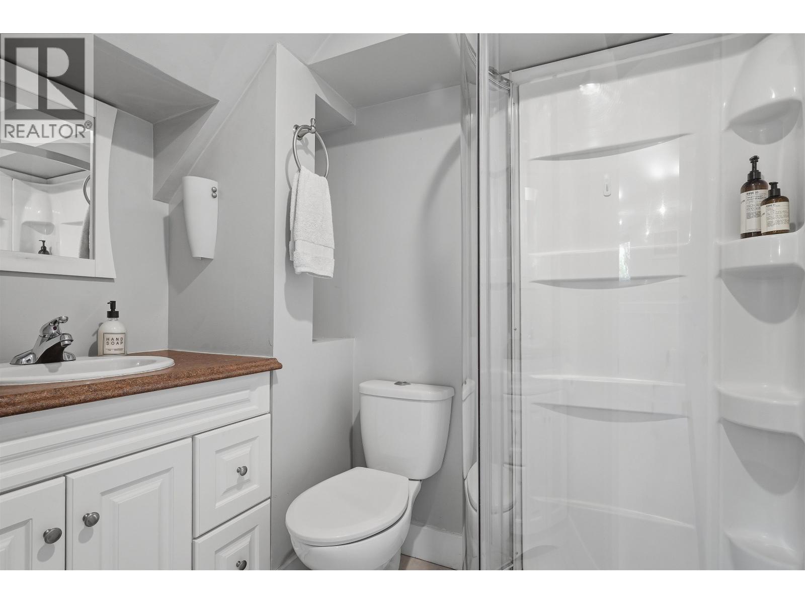 6876 Hycrest Drive Property Photo 25