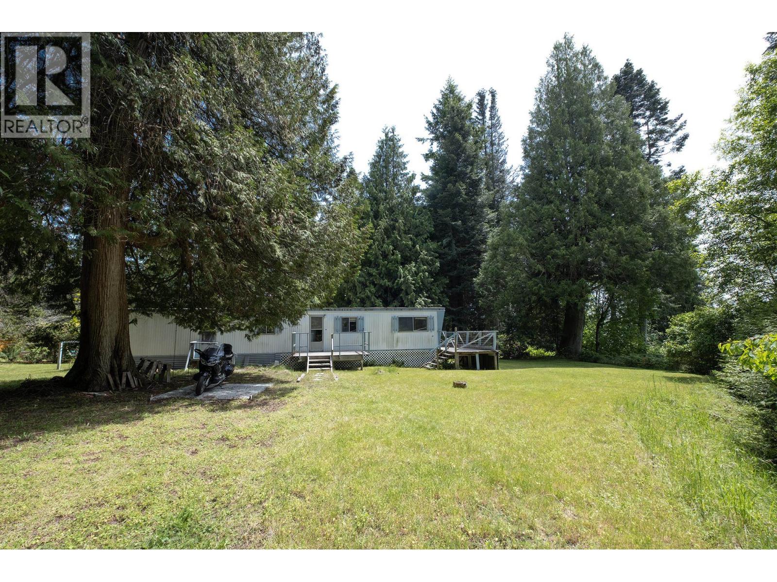 8127 Redrooffs Road Property Photo 7