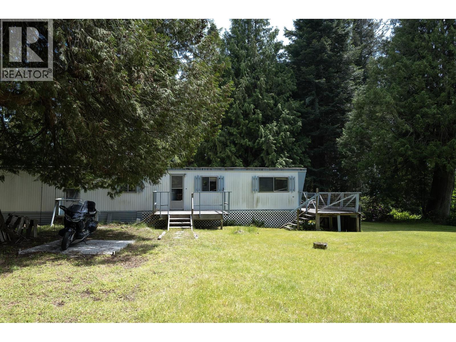 8127 Redrooffs Road Property Photo 8
