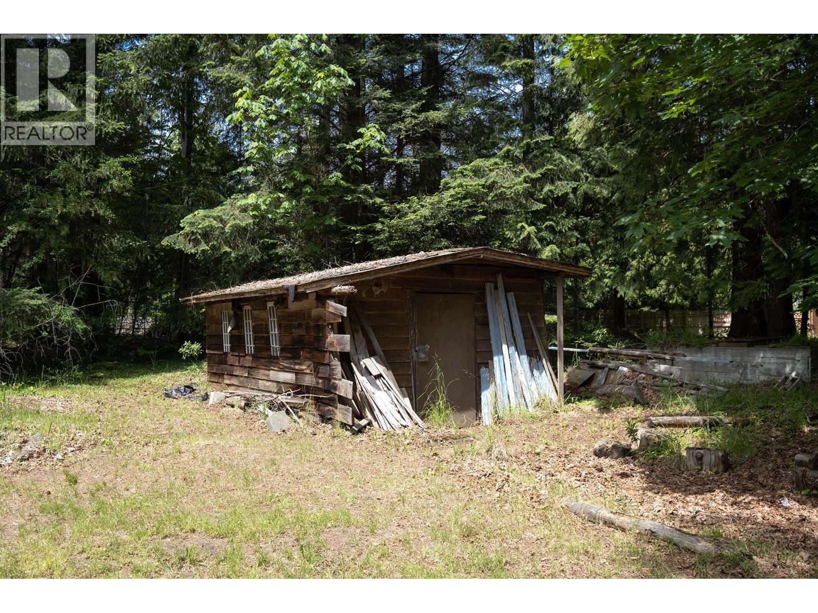8127 Redrooffs Road Property Photo 9