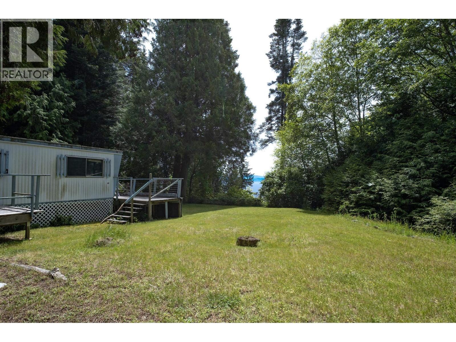 8127 Redrooffs Road Property Photo 10
