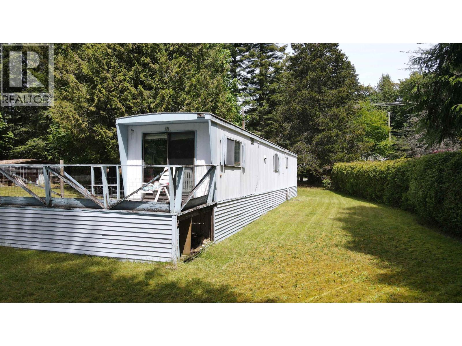 8127 Redrooffs Road Property Photo 16