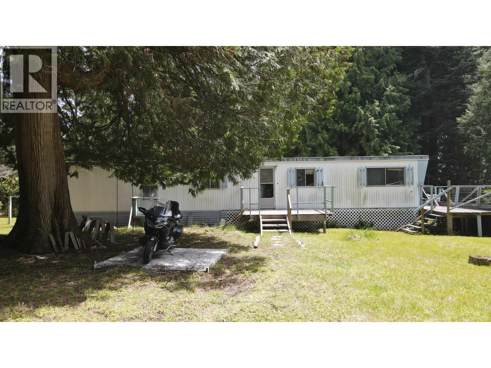 8127 Redrooffs Road Property Photo 19