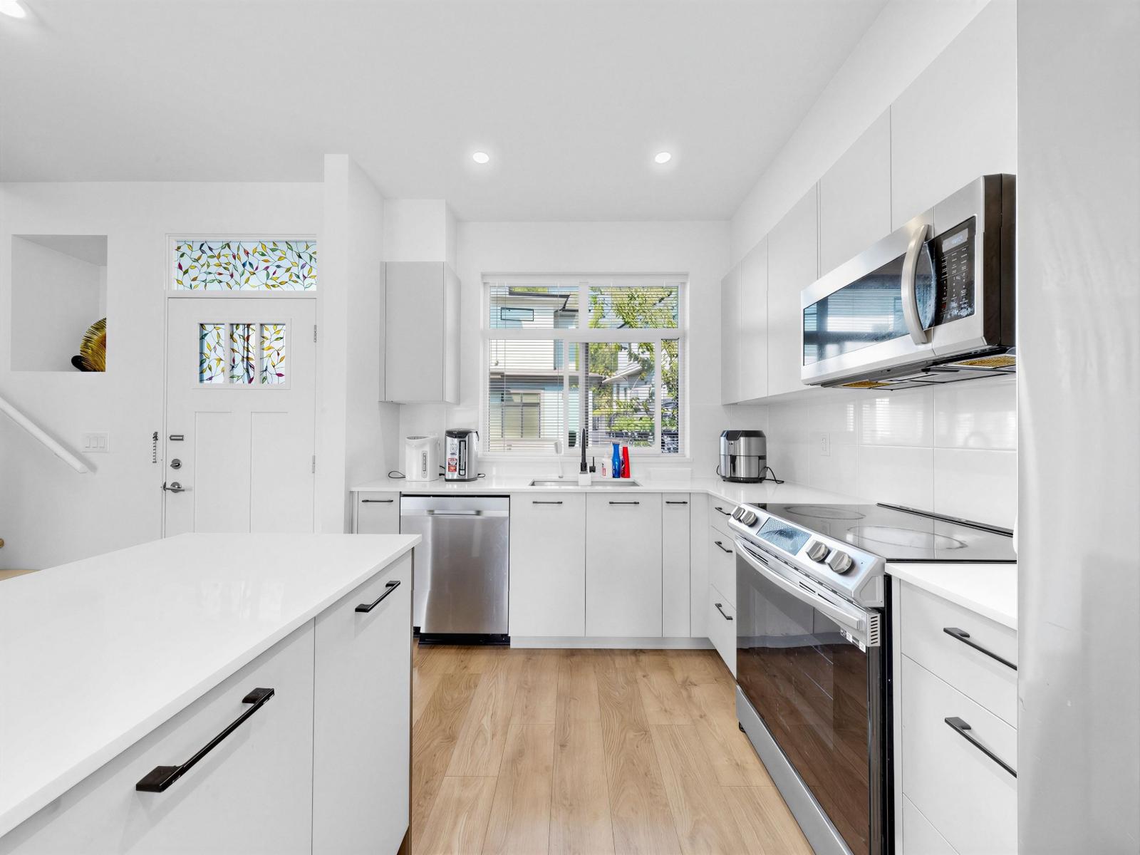 68 15255 Sitka Drive Property Photo 4