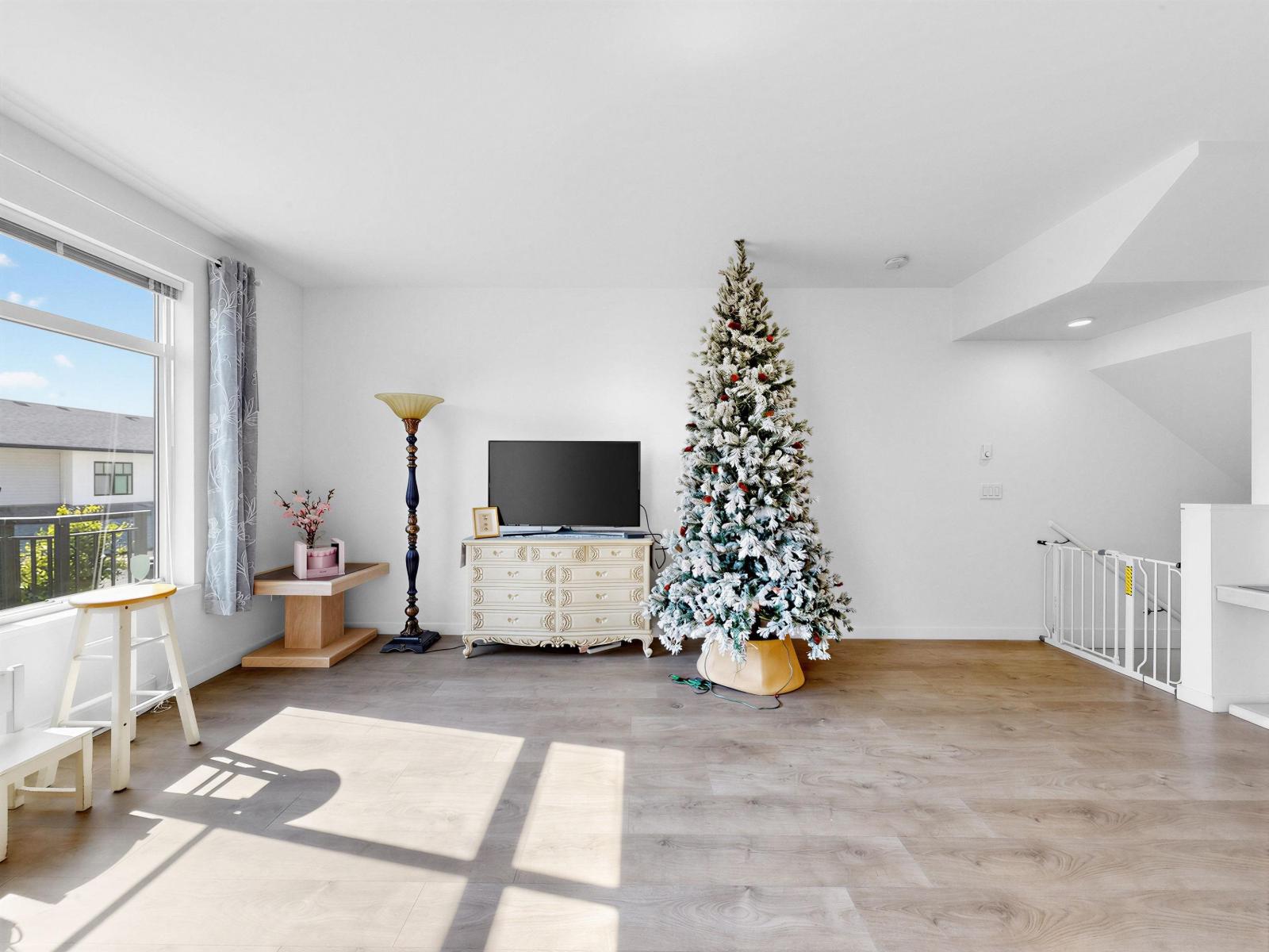 68 15255 Sitka Drive Property Photo 11