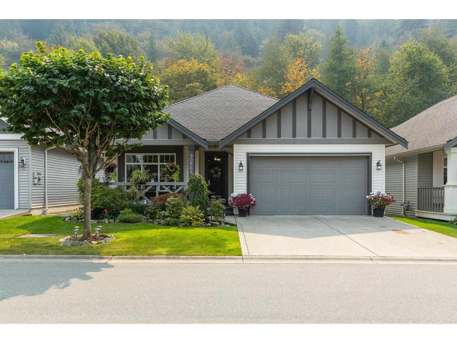 45868 FOXRIDGE Crescent Property Photo 1