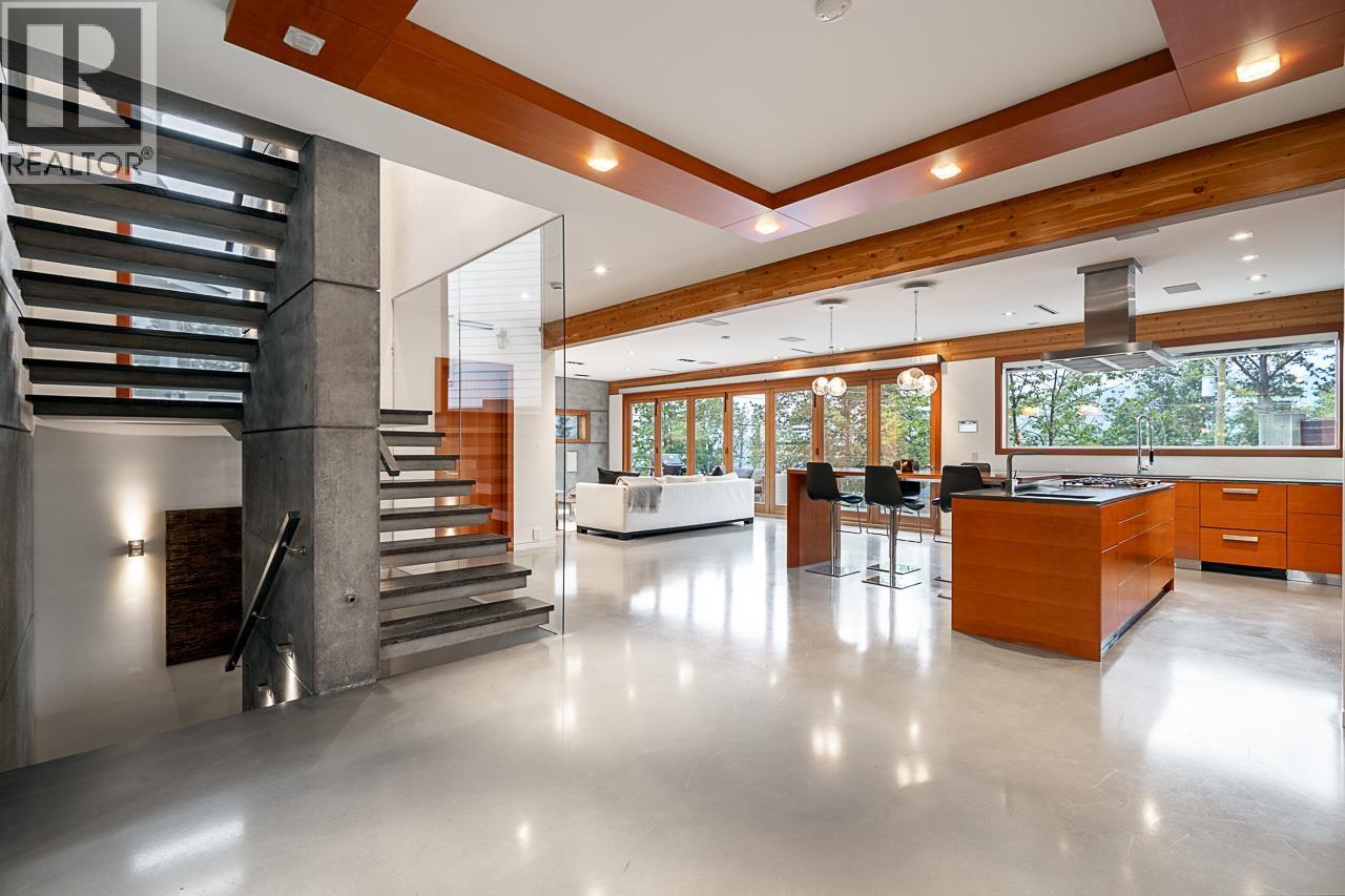 7317 BARNET ROAD