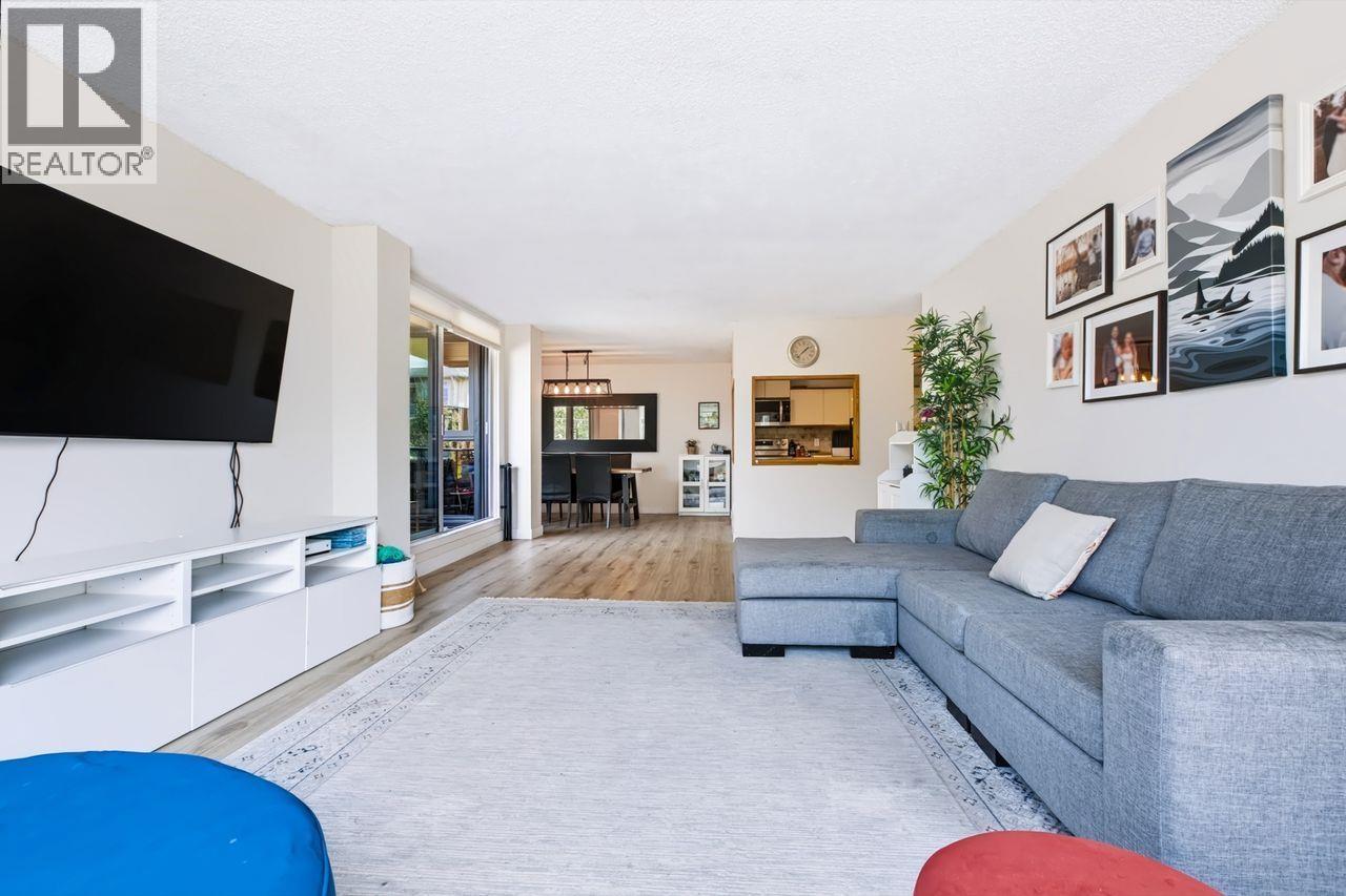 408 1350 View Crescent Property Photo 3