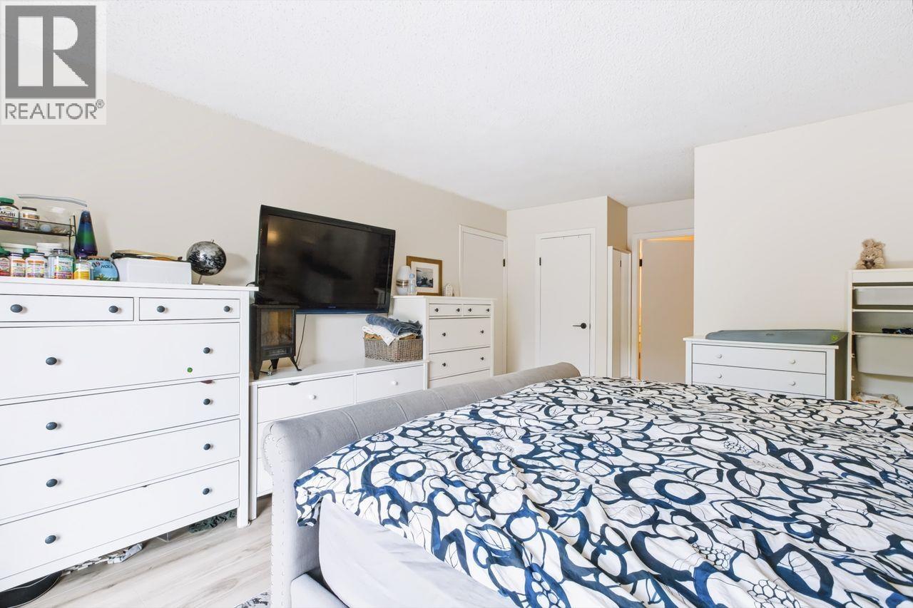 408 1350 View Crescent Property Photo 13