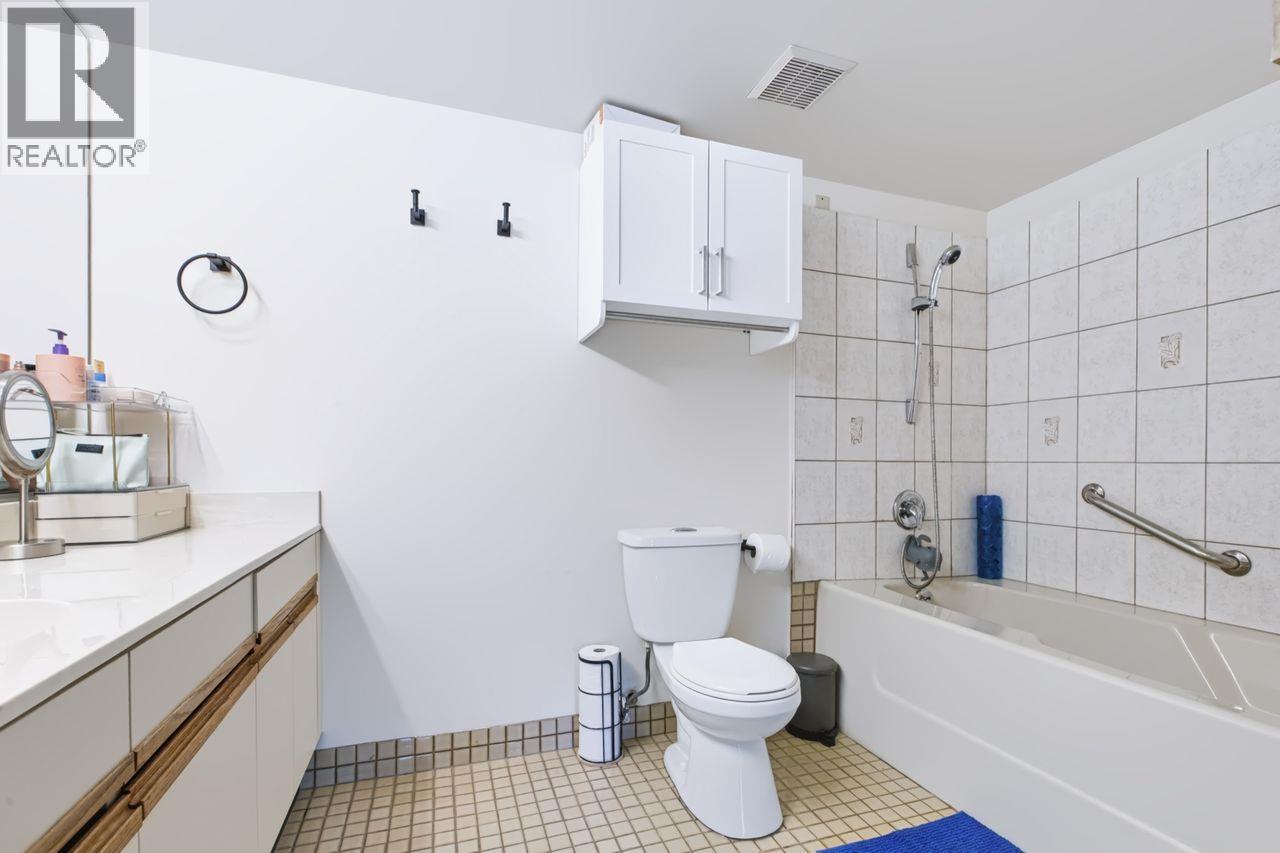 408 1350 View Crescent Property Photo 14