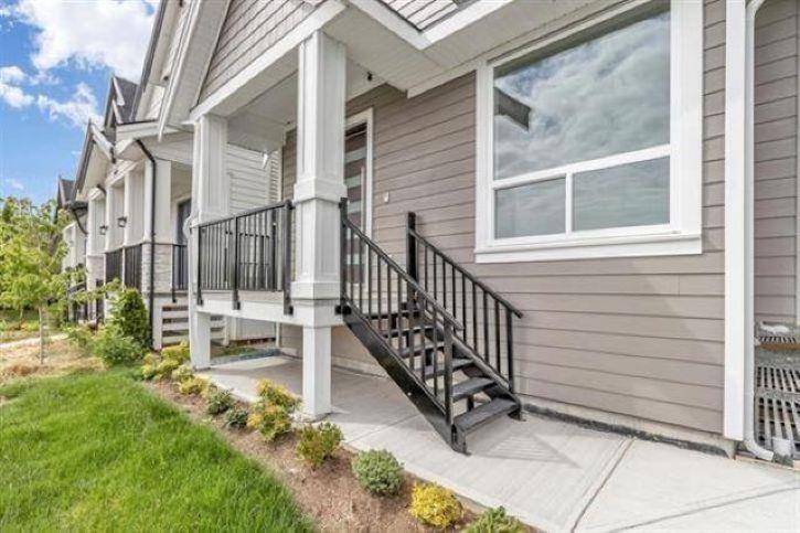 19415 70 Avenue Property Photo 4