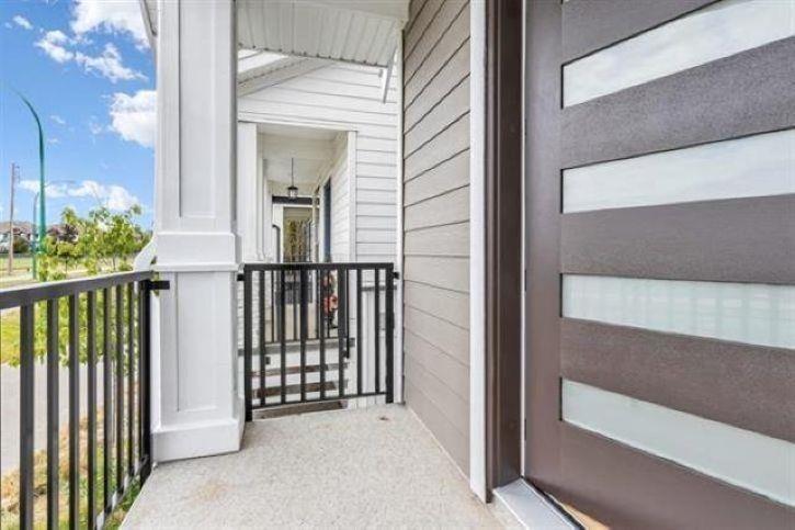 19415 70 Avenue Property Photo 6