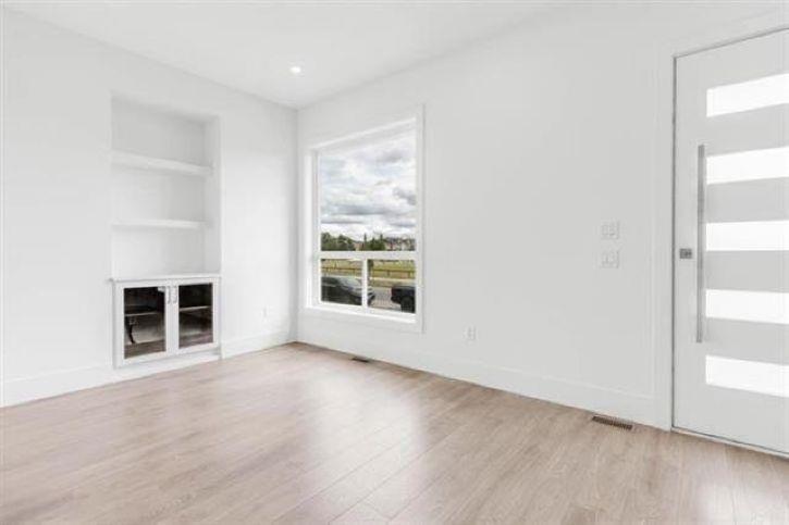 19415 70 Avenue Property Photo 9