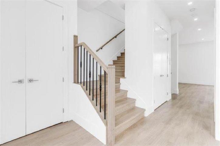 19415 70 Avenue Property Photo 10