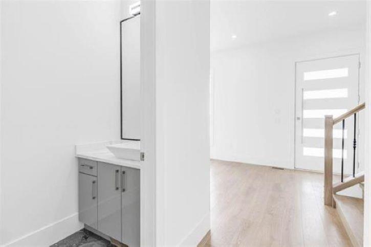 19415 70 Avenue Property Photo 11