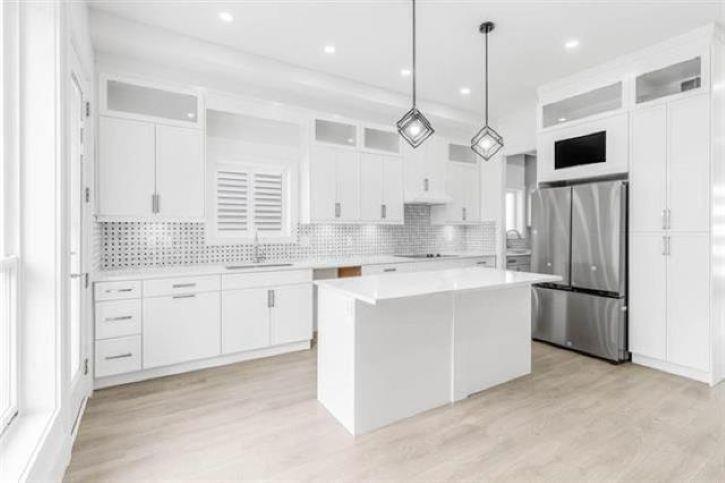 19415 70 Avenue Property Photo 13