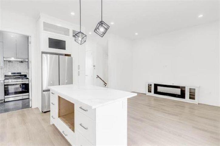 19415 70 Avenue Property Photo 15