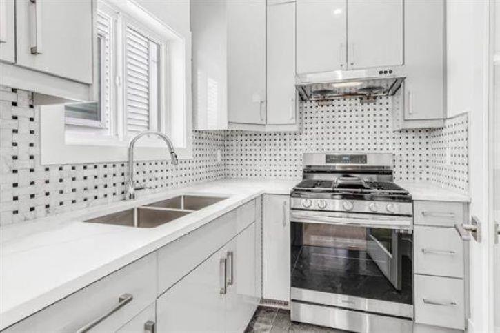 19415 70 Avenue Property Photo 16