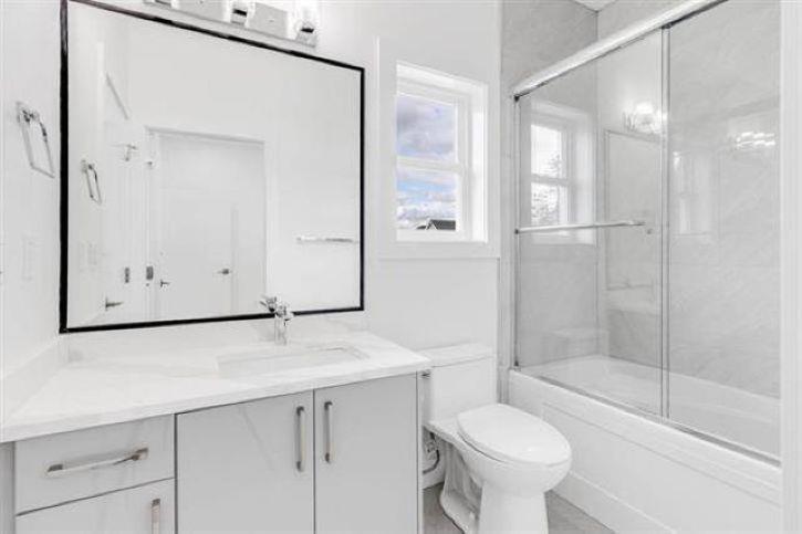 19415 70 Avenue Property Photo 24
