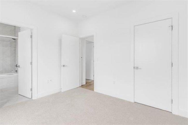 19415 70 Avenue Property Photo 26