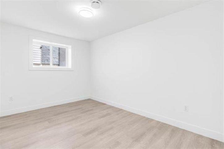 19415 70 Avenue Property Photo 27