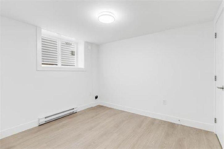 19415 70 Avenue Property Photo 33