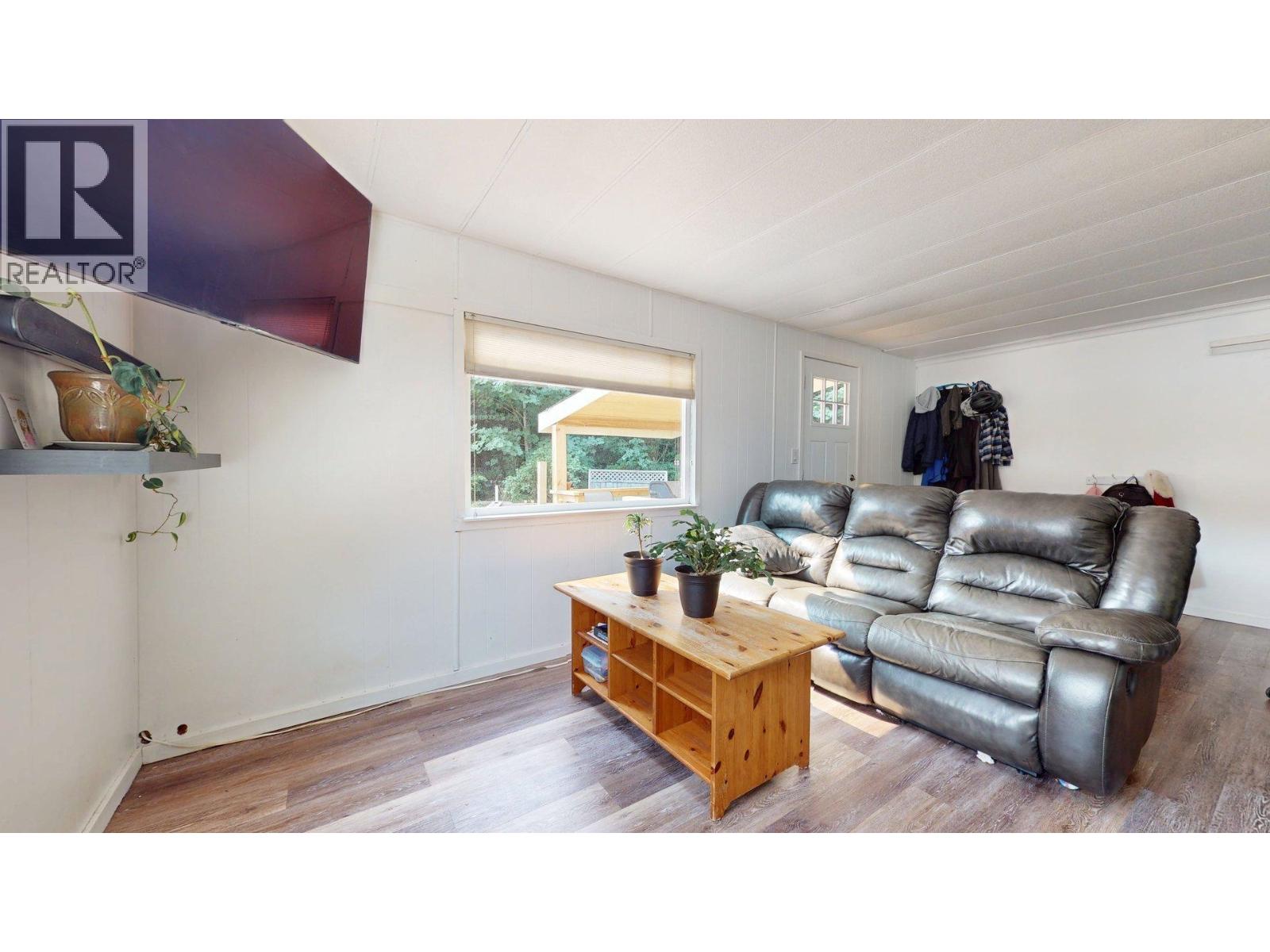 8 39884 Government Road Property Photo 4