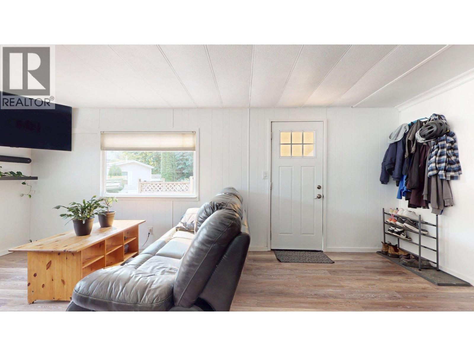 8 39884 Government Road Property Photo 11