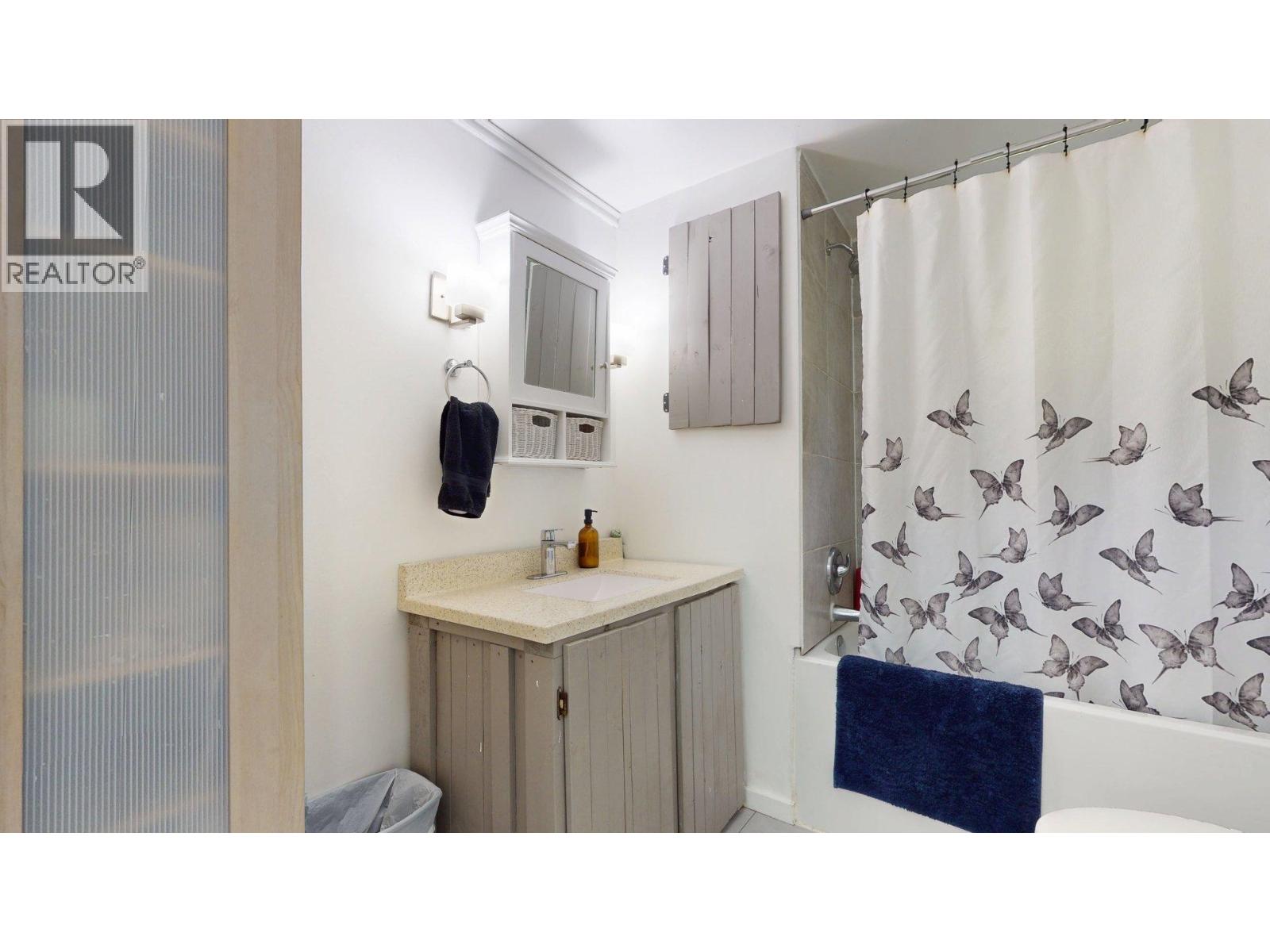 8 39884 Government Road Property Photo 17