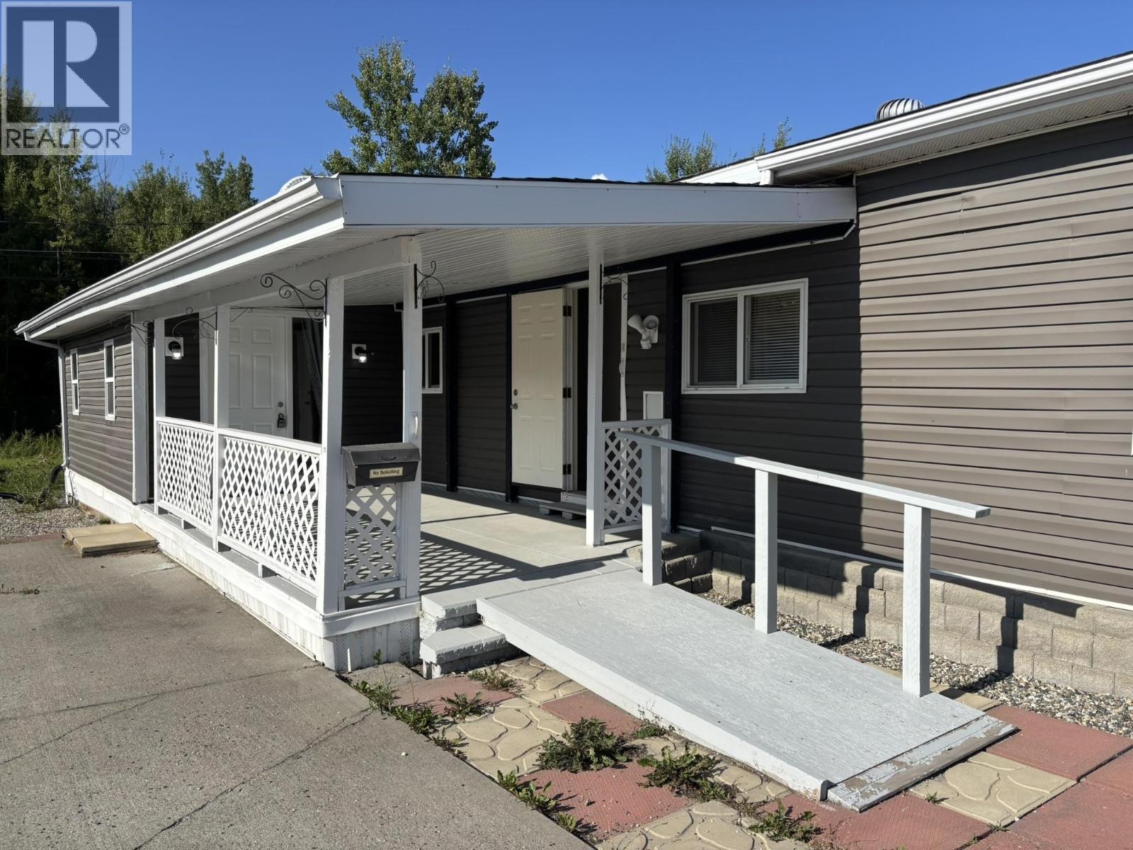 17 562 Elm Street Property Photo 1