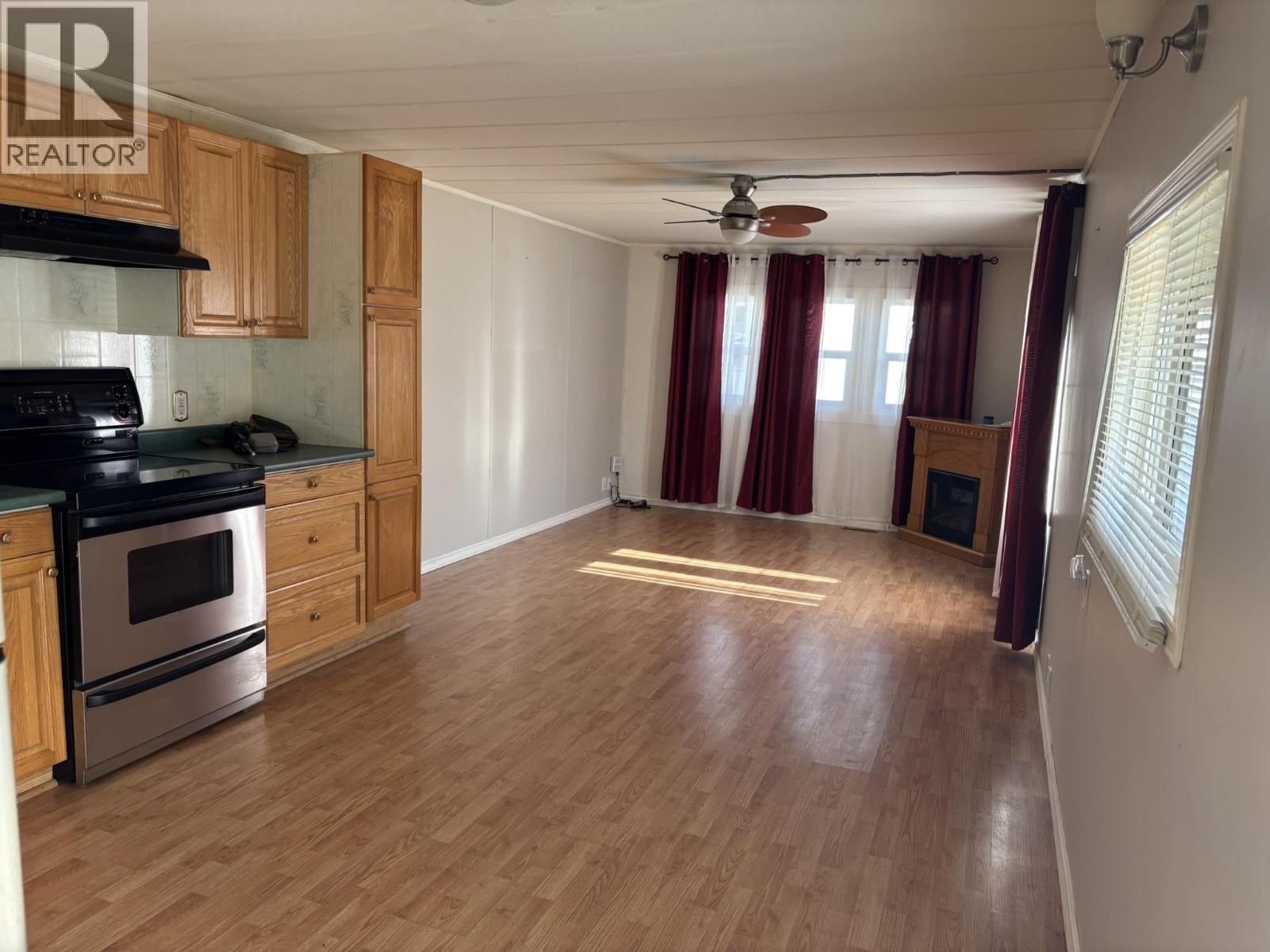 17 562 Elm Street Property Photo 2