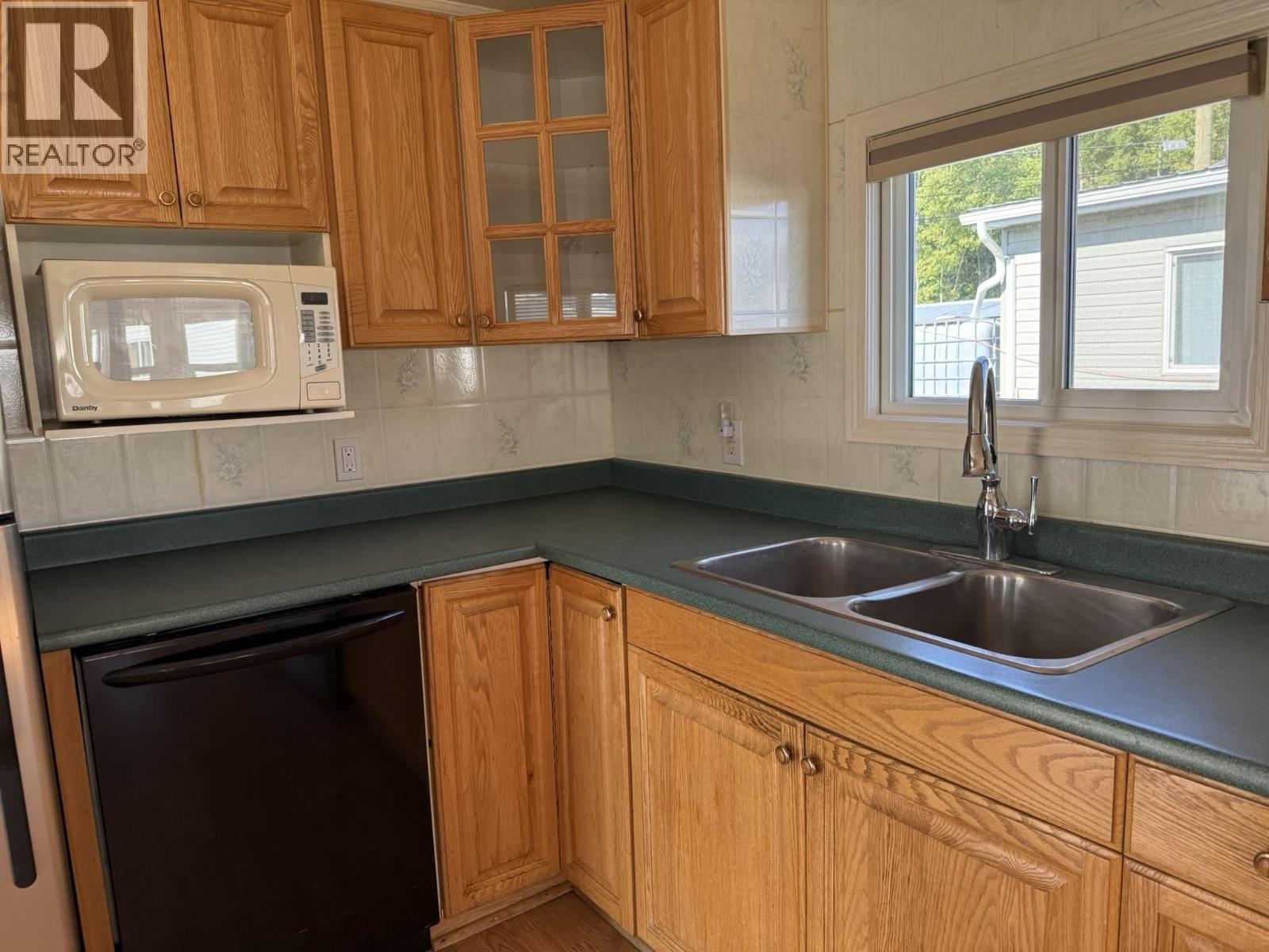 17 562 Elm Street Property Photo 4