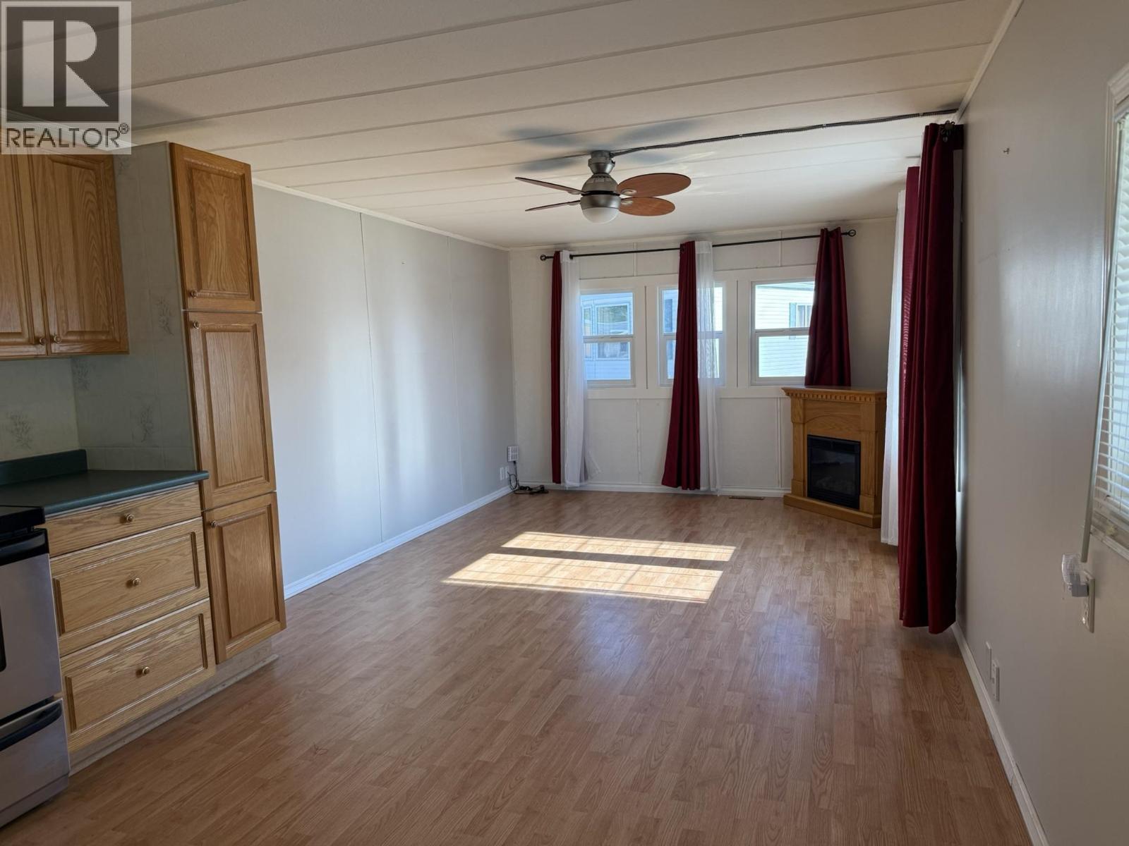 17 562 Elm Street Property Photo 7