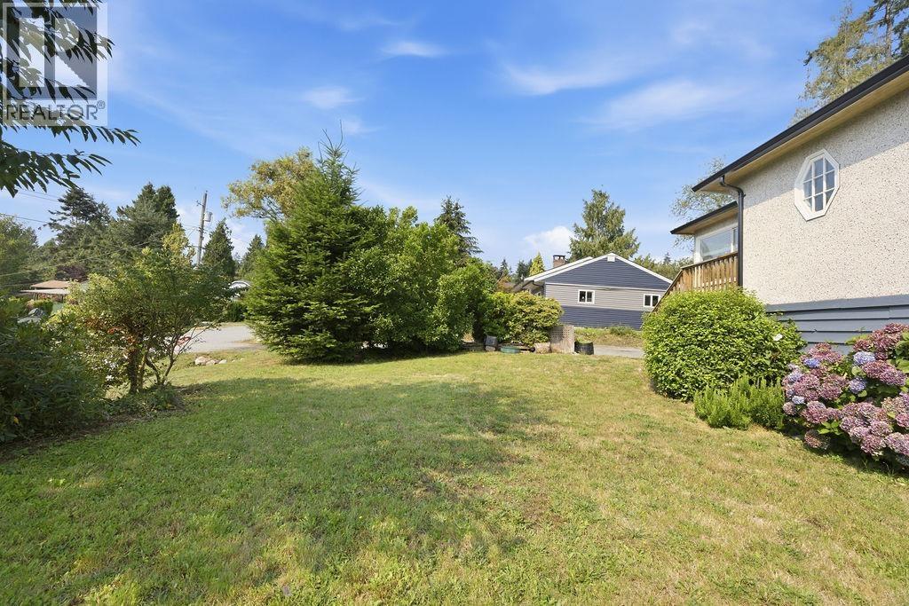 1022 Rosamund Road Property Photo 2