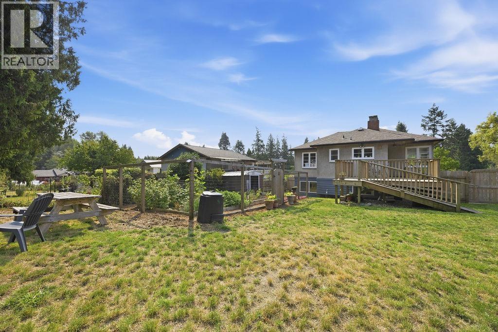 1022 Rosamund Road Property Photo 3