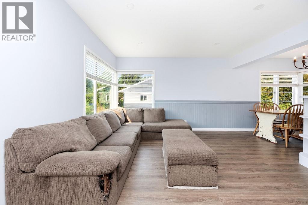 1022 Rosamund Road Property Photo 8