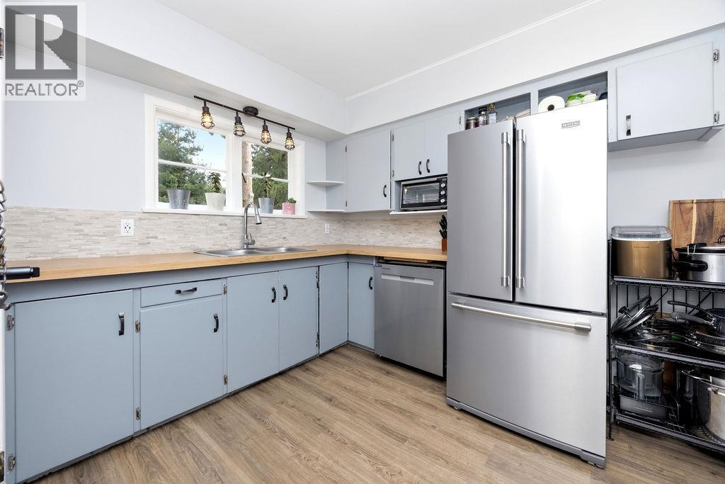 1022 Rosamund Road Property Photo 13
