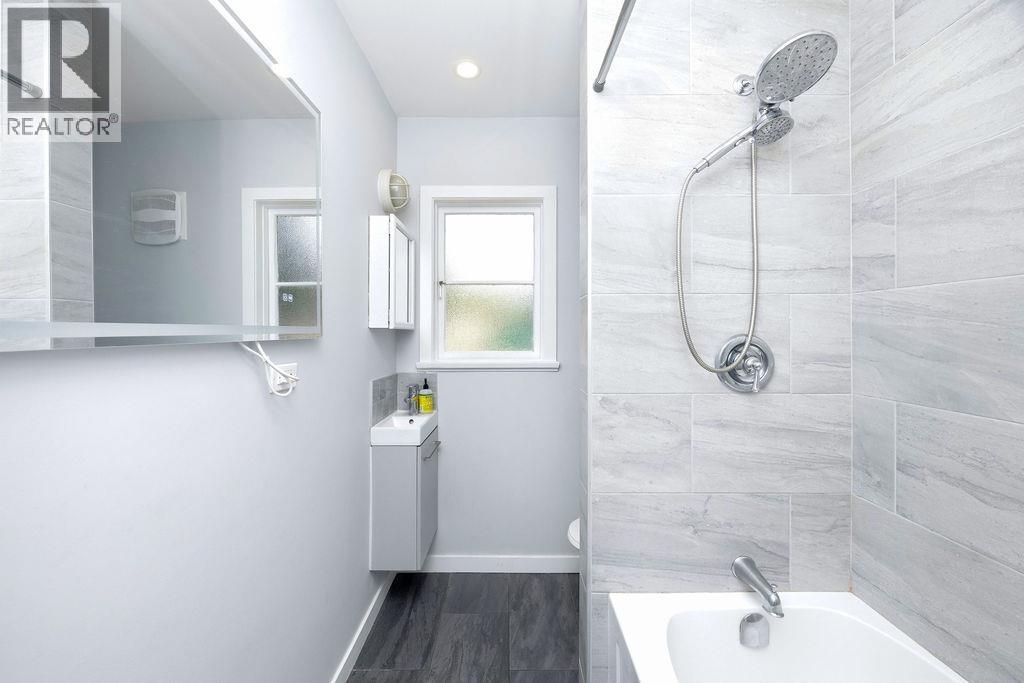 1022 Rosamund Road Property Photo 17