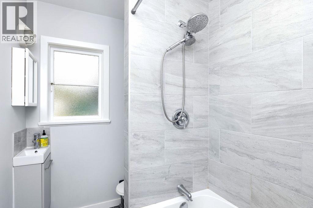 1022 Rosamund Road Property Photo 18