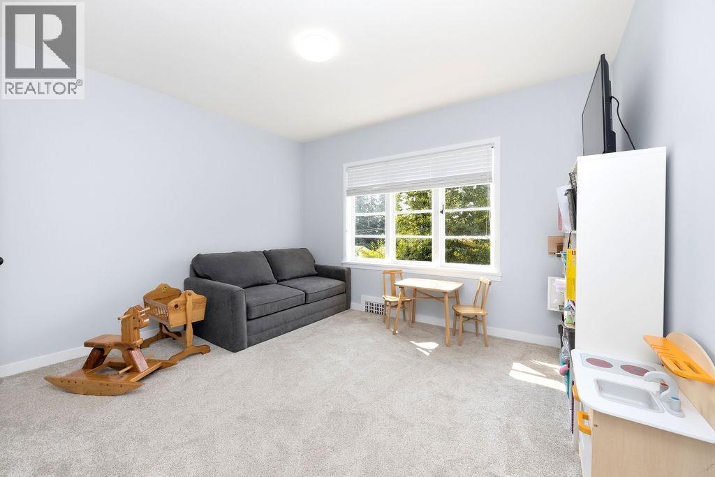 1022 Rosamund Road Property Photo 19