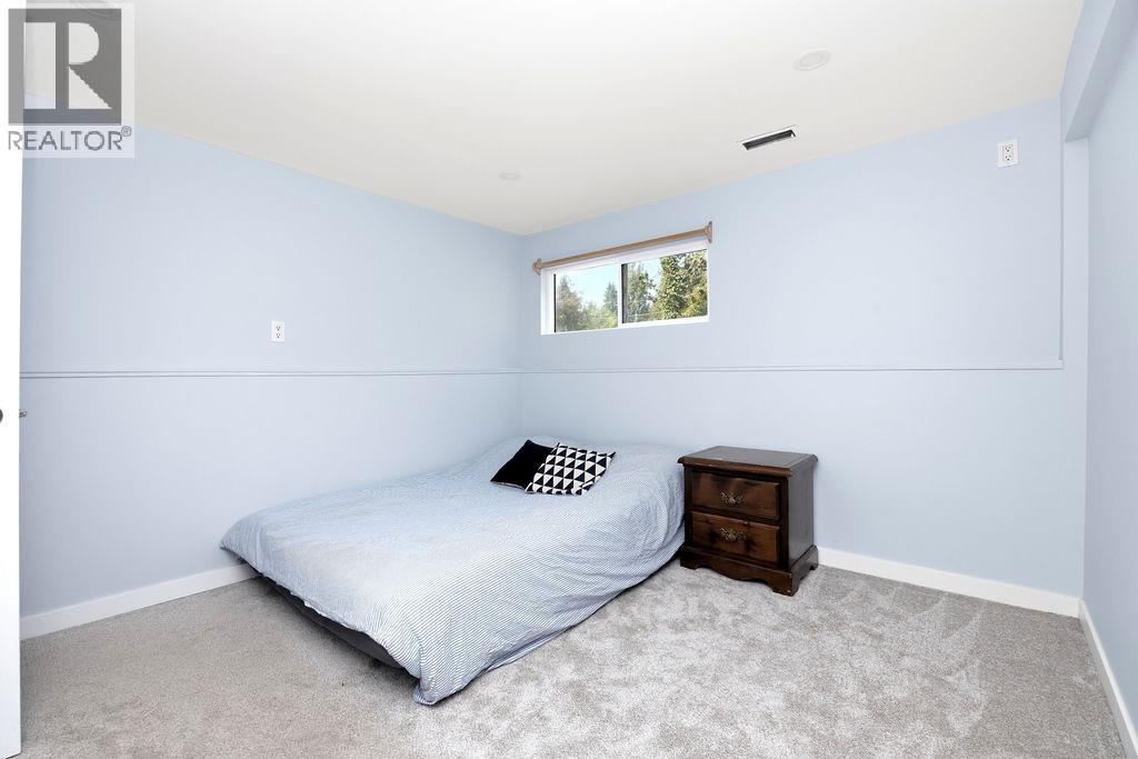 1022 Rosamund Road Property Photo 24